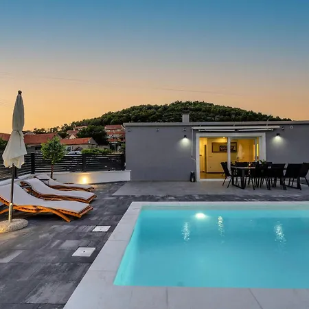Holiday home In Krusevo With Jacuzzi