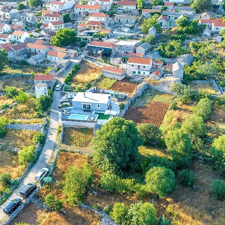 In Krusevo With Jacuzzi Holiday home *
